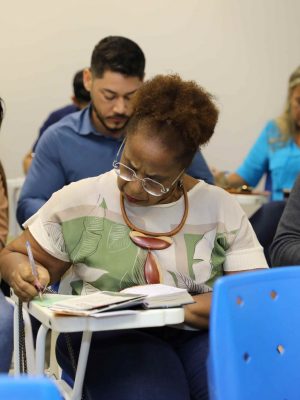 Educadores da Educação Básica da rede estadual de ensino do Amazonas, agora, têm até o dia 31 de janeiro de 2025 para realizarem suas inscrições no curso de extensão “Formação para Docência e Gestão em Educação para as Relações Étnico-Raciais e Educação Escolar Quilombola”. O prazo é válido para aqueles que atuam na capital. Para os educadores do interior, as inscrições se estendem até o dia 28 de fevereiro.